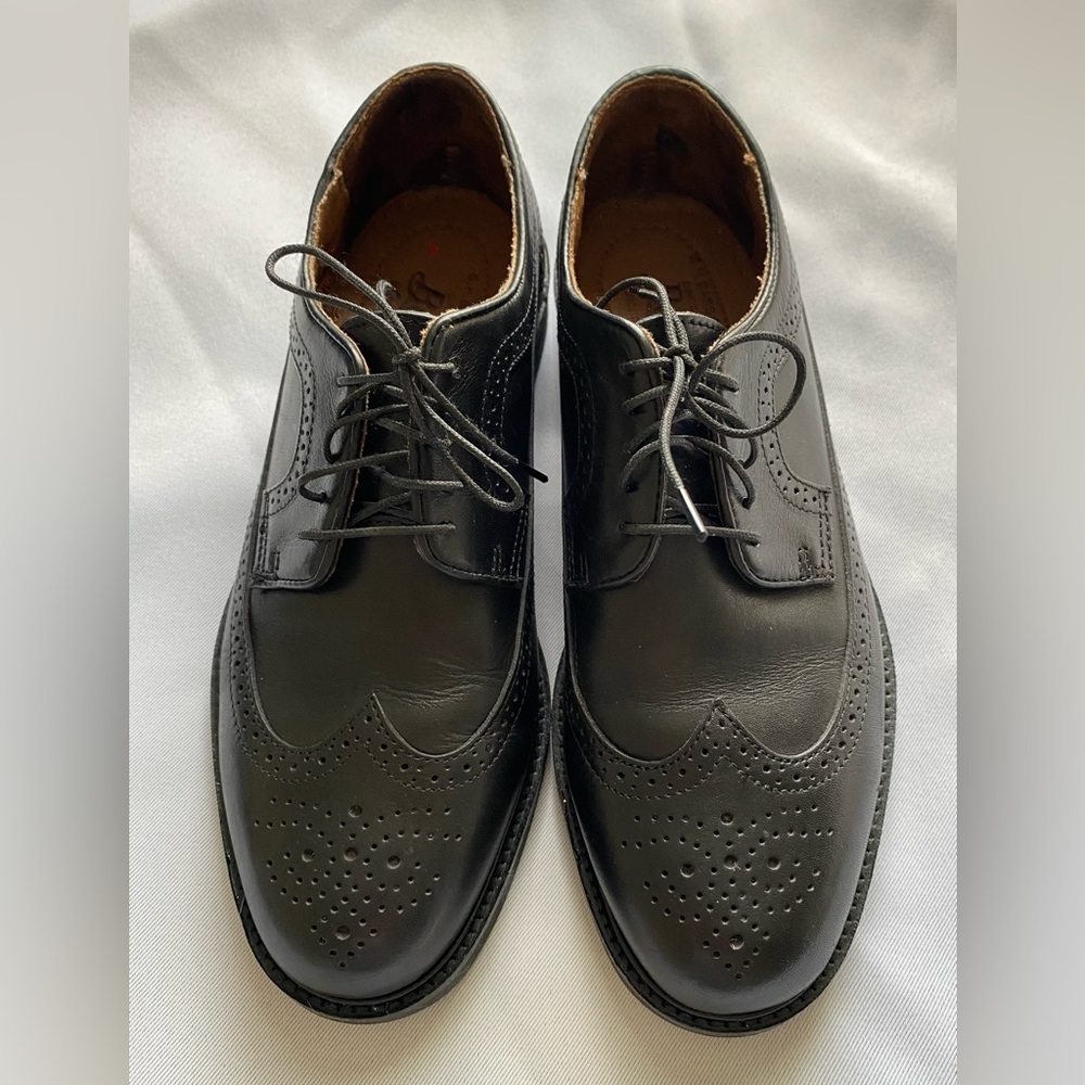 Men’s Bass Wing Tip Shoes size 8M